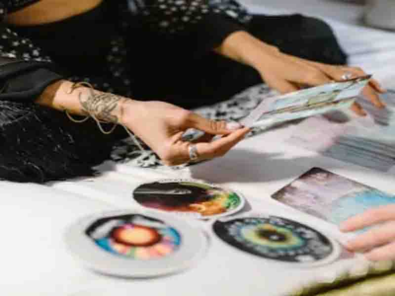 TAROT 806: How to find expert clairvoyants in telephone tarot?